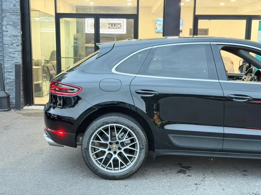 2018 Porsche Macan - Image 12 of 20