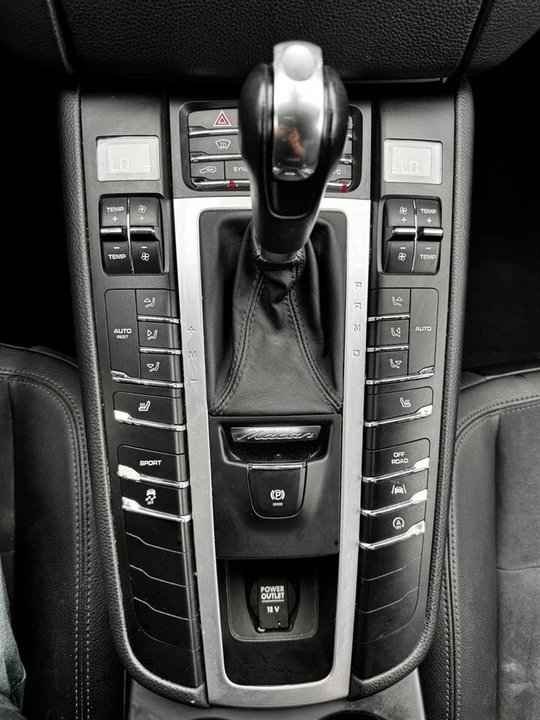 2018 Porsche Macan - Image 12 of 14