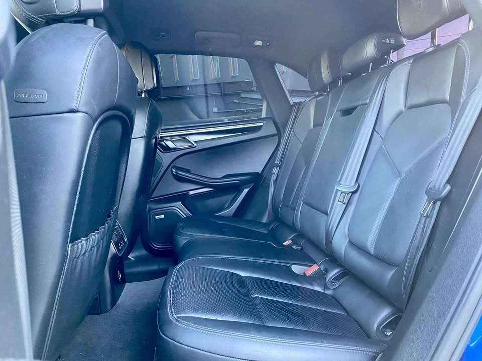 2018 Porsche Macan - Image 14 of 15