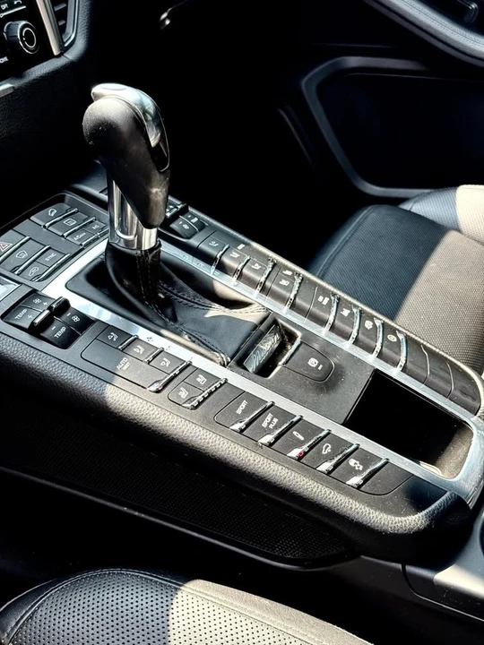 2018 Porsche Macan - Image 9 of 13