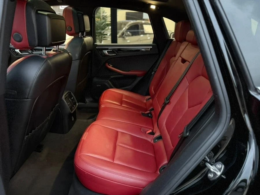 2018 Porsche Macan - Image 18 of 20