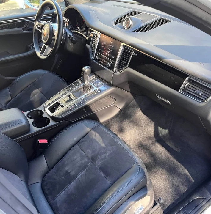 2018 Porsche Macan - Image 14 of 19