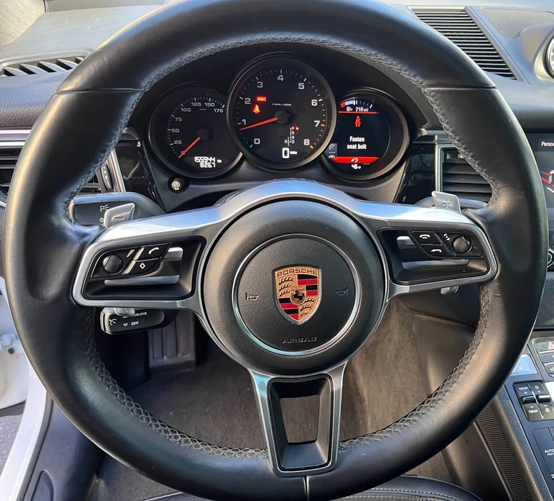 2018 Porsche Macan - Image 12 of 19