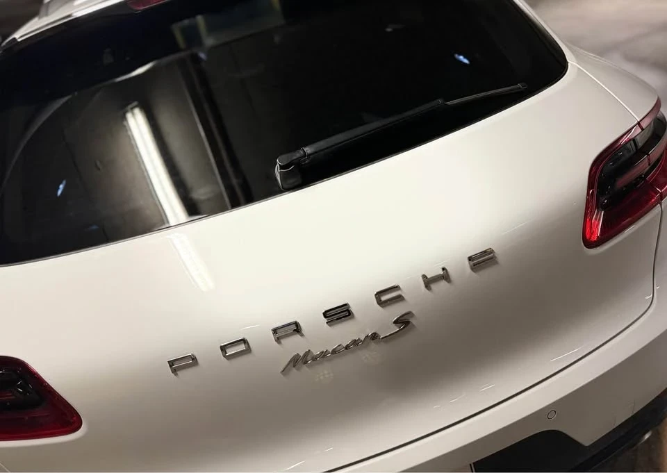 2018 Porsche Macan - Image 11 of 12
