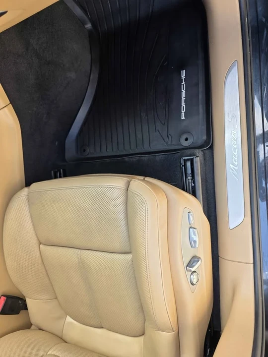 2018 Porsche Macan - Image 16 of 16