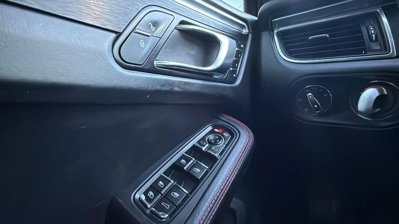 2018 Porsche Macan - Image 17 of 17