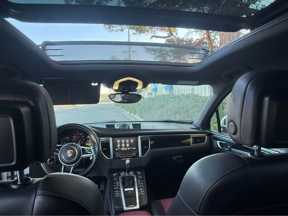 2018 Porsche Macan - Image 11 of 13