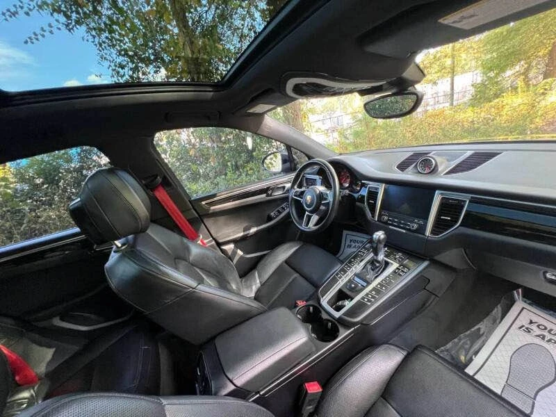 2018 Porsche Macan - Image 12 of 16