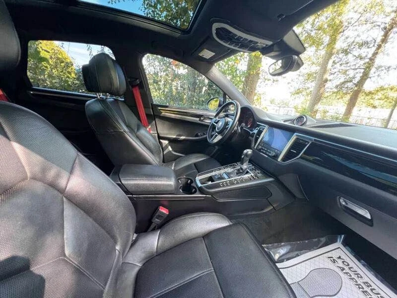 2018 Porsche Macan - Image 11 of 16