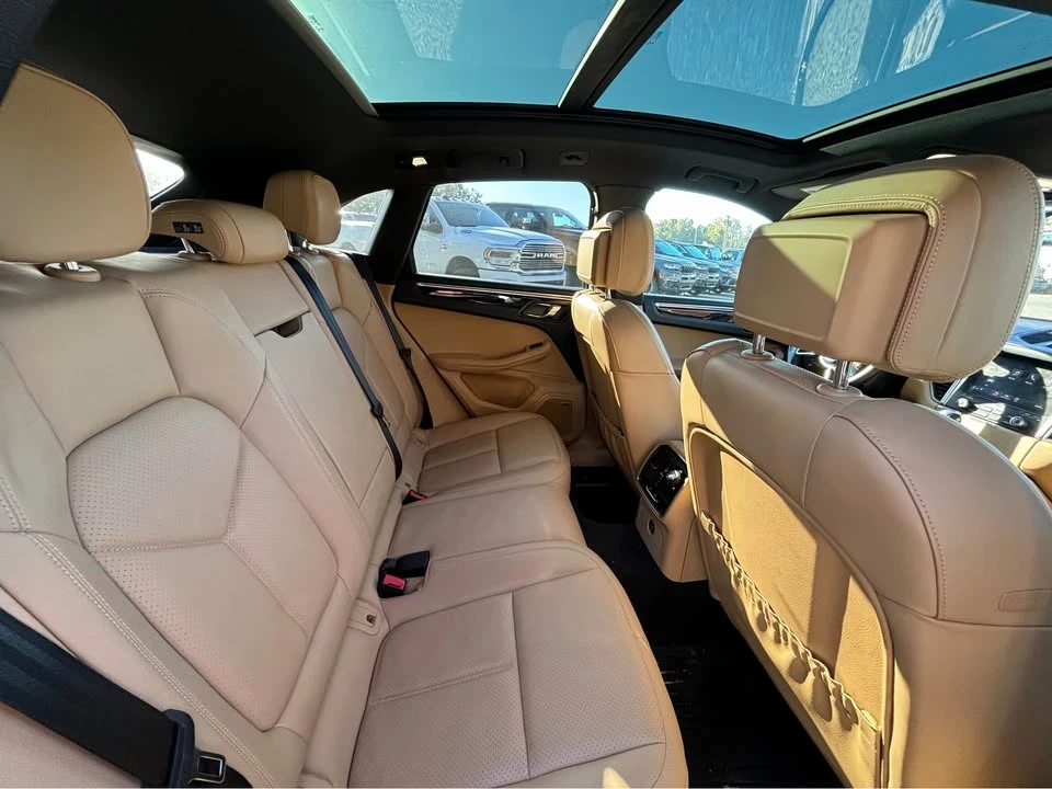 2018 Porsche Macan - Image 11 of 13