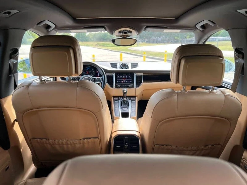 2018 Porsche Macan - Image 17 of 18