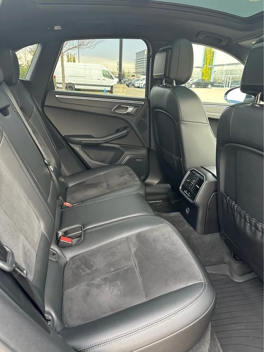 2018 Porsche Macan - Image 14 of 16