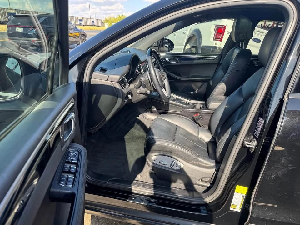 2018 Porsche Macan - Image 12 of 19
