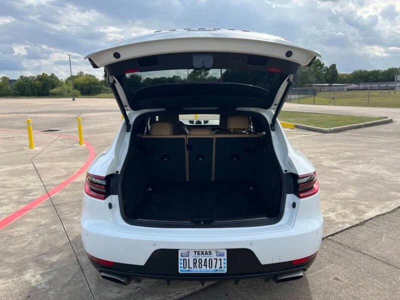 2018 Porsche Macan - Image 15 of 18