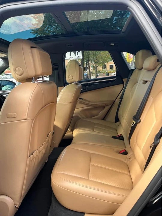 2018 Porsche Macan - Image 10 of 14
