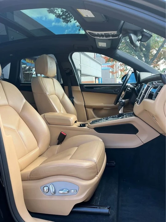2018 Porsche Macan - Image 9 of 14