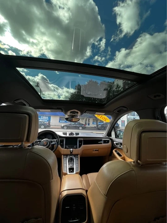 2018 Porsche Macan - Image 11 of 14