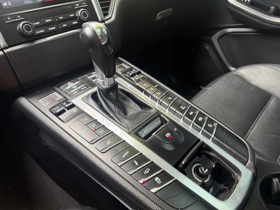 2018 Porsche Macan - Image 14 of 18