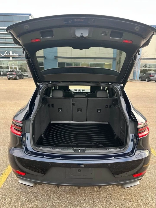 2018 Porsche Macan - Image 11 of 16