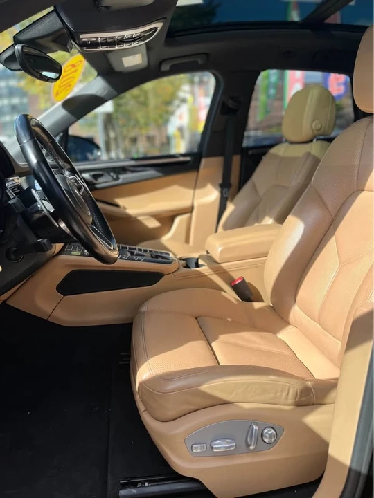 2018 Porsche Macan - Image 8 of 14