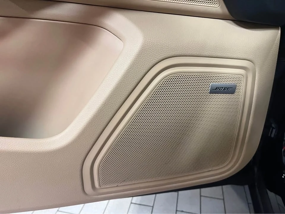 2018 Porsche Macan - Image 15 of 17