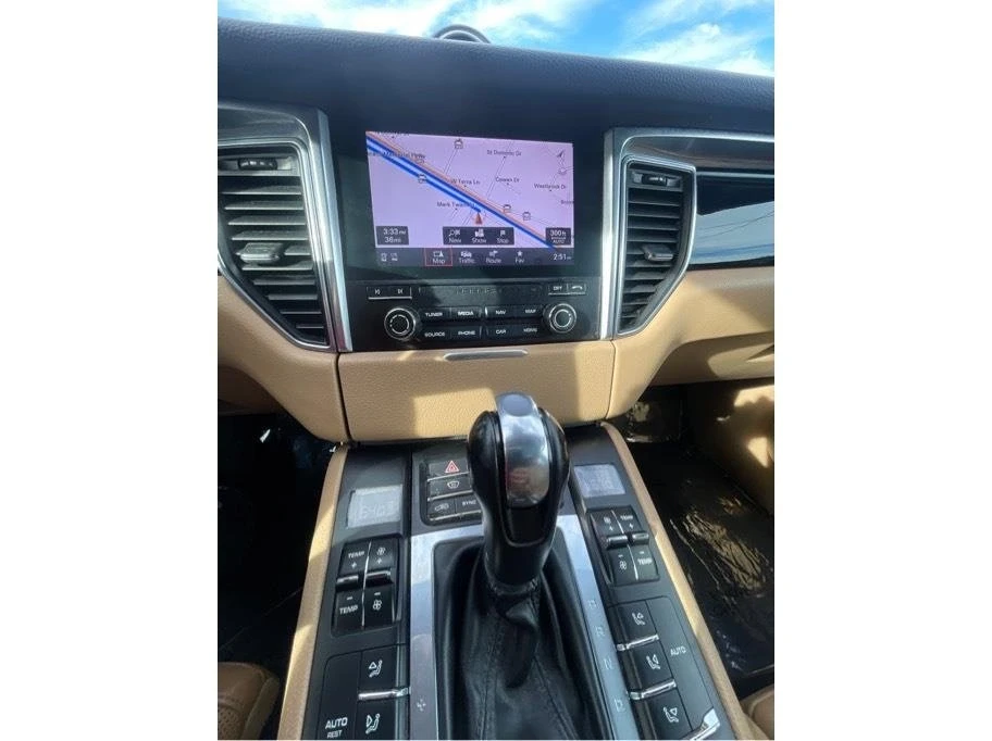 2018 Porsche Macan - Image 18 of 20