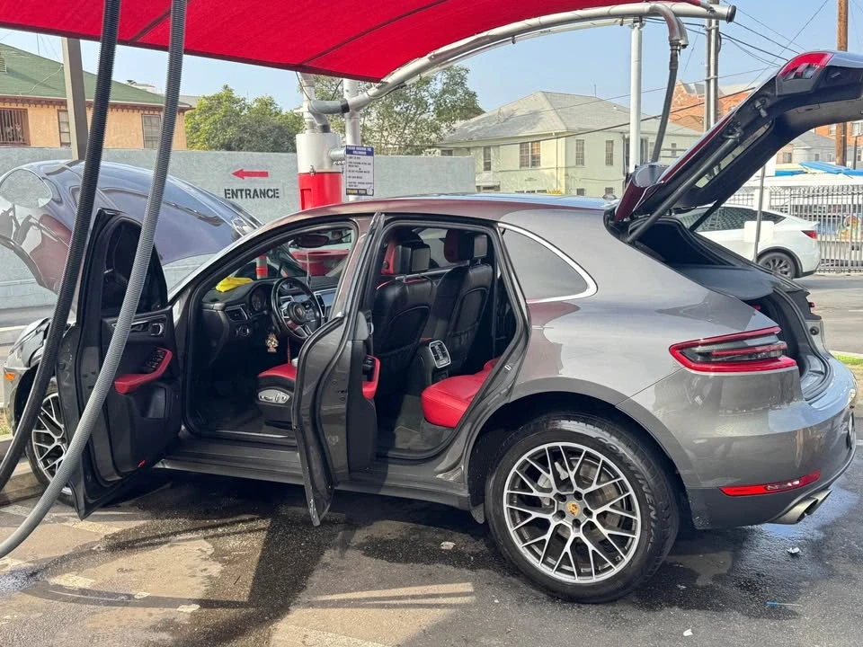 2018 Porsche Macan - Image 12 of 13