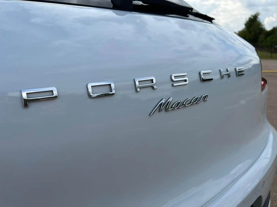 2018 Porsche Macan - Image 16 of 18