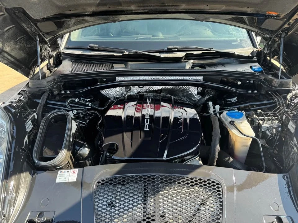 2018 Porsche Macan - Image 17 of 19