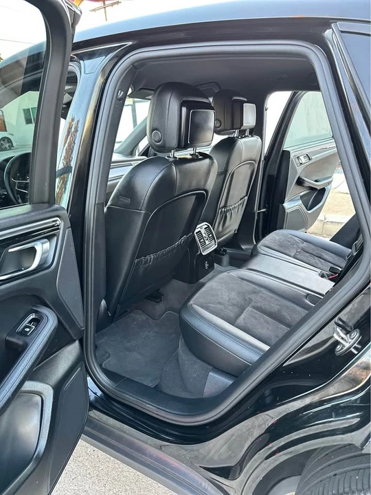 2018 Porsche Macan - Image 14 of 20