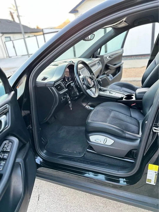 2018 Porsche Macan - Image 13 of 20