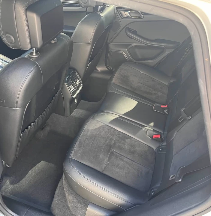 2018 Porsche Macan - Image 16 of 19
