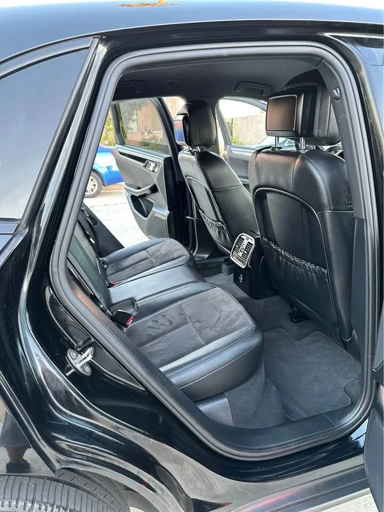 2018 Porsche Macan - Image 15 of 20