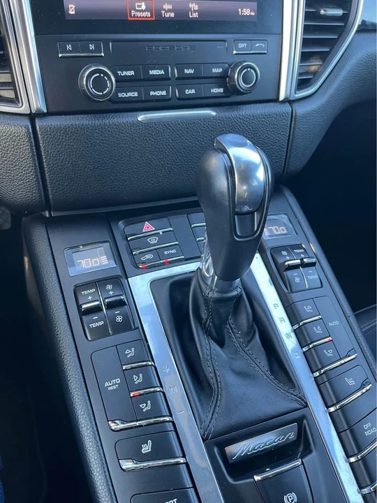 2018 Porsche Macan - Image 13 of 18