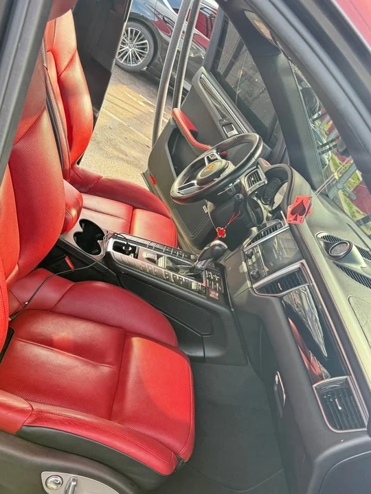 2018 Porsche Macan - Image 9 of 13