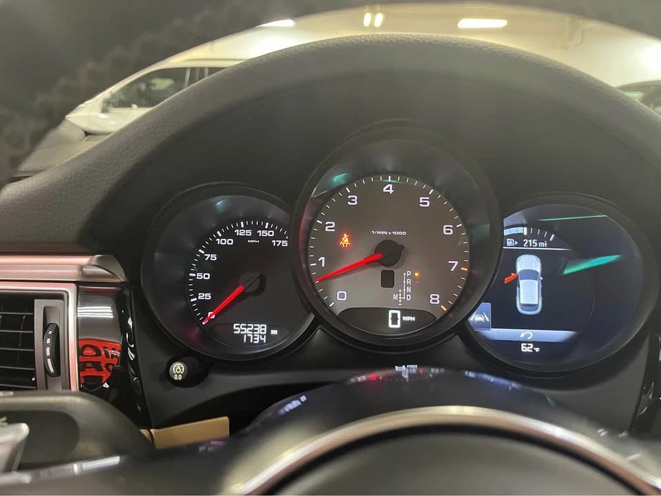 2018 Porsche Macan - Image 11 of 17