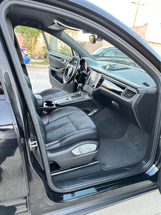2018 Porsche Macan - Image 12 of 20