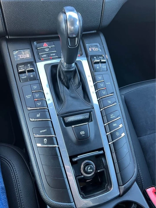 2018 Porsche Macan - Image 14 of 18