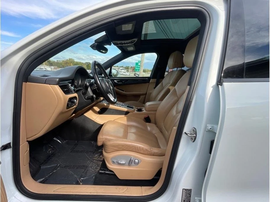 2018 Porsche Macan - Image 11 of 20