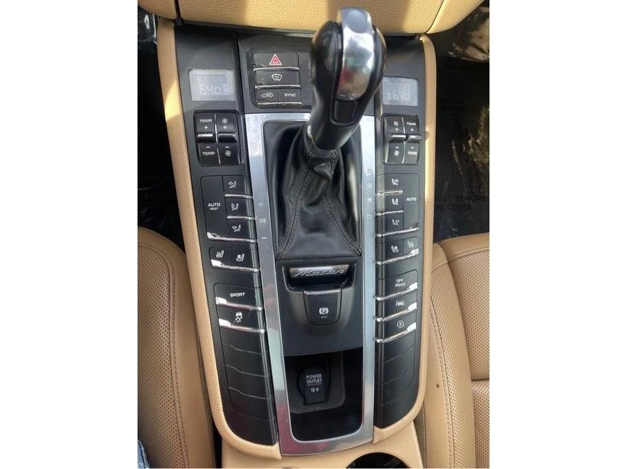 2018 Porsche Macan - Image 19 of 20