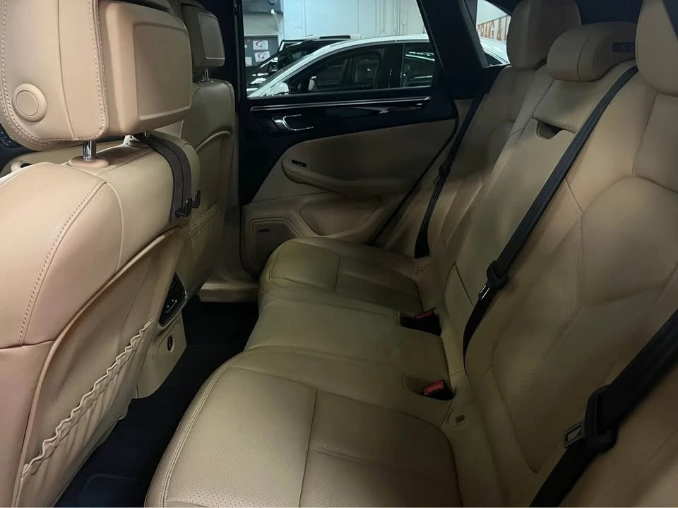 2018 Porsche Macan - Image 10 of 17