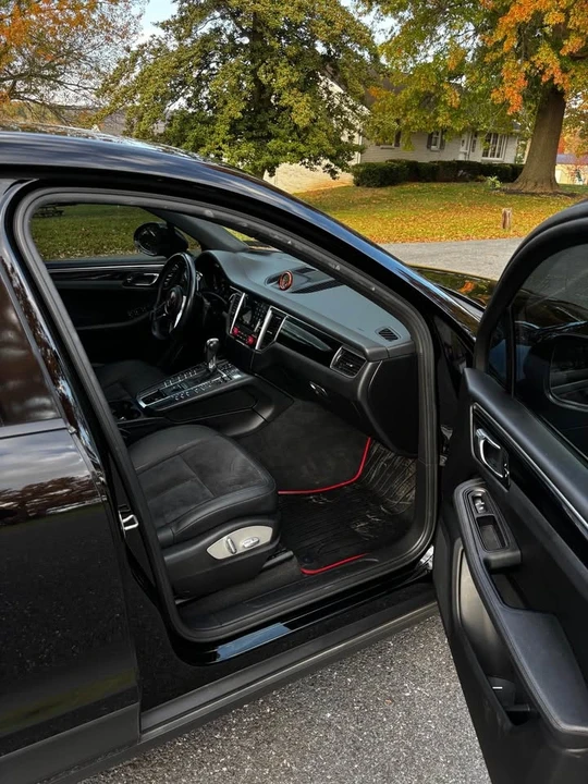 2018 Porsche Macan - Image 11 of 14