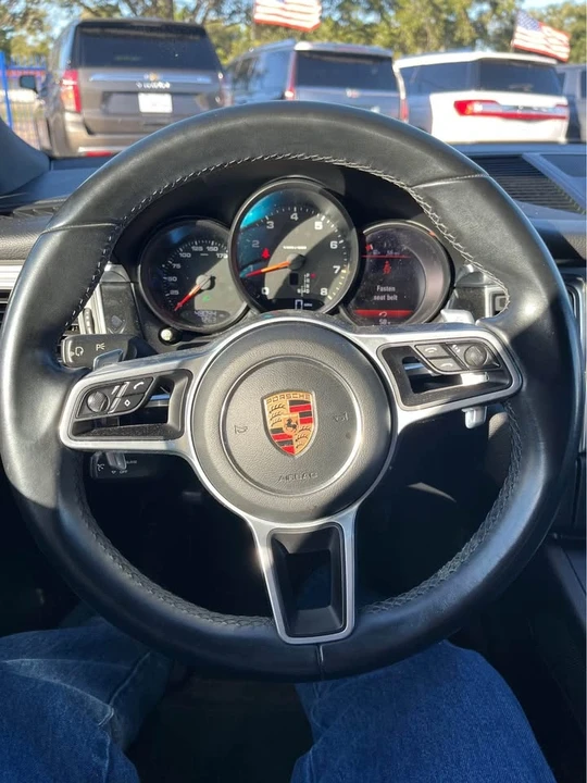 2018 Porsche Macan - Image 18 of 18