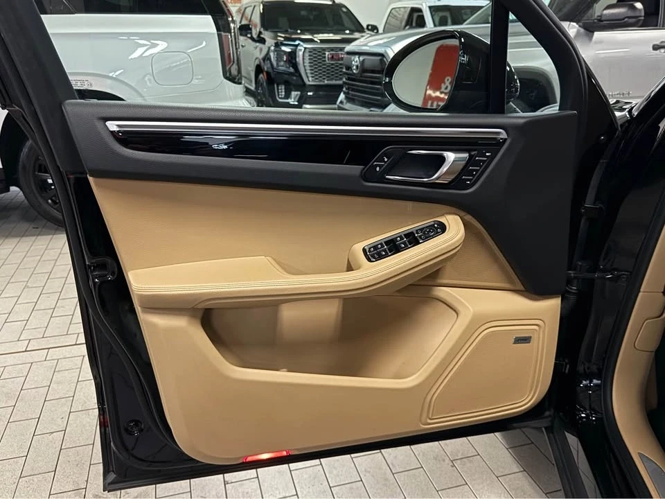 2018 Porsche Macan - Image 13 of 18