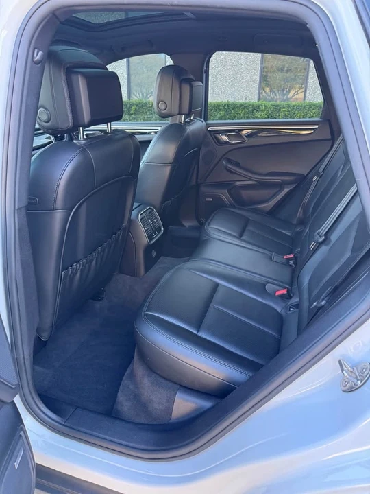 2018 Porsche Macan - Image 10 of 12