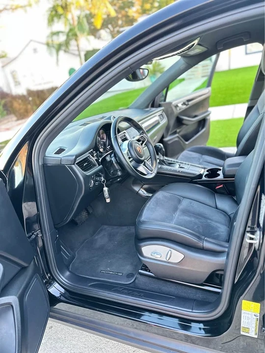 2018 Porsche Macan - Image 14 of 19