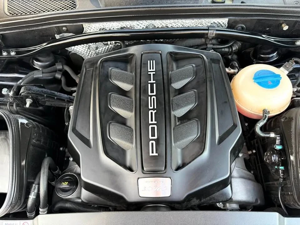 2018 Porsche Macan - Image 9 of 9