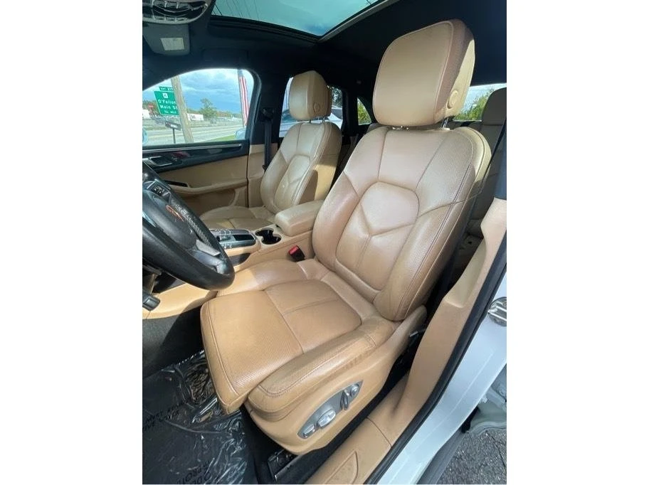2018 Porsche Macan - Image 14 of 20
