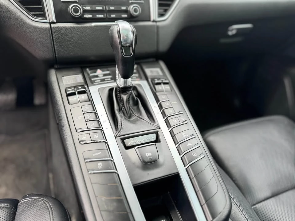 2018 Porsche Macan - Image 9 of 11