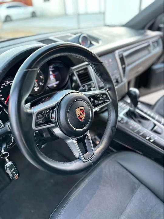 2018 Porsche Macan - Image 8 of 19